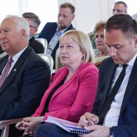 powiększ zdjęcie: Legnica: 61,4 mln euro dla samorządów