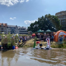 powiększ zdjęcie: Magiczny pociąg wygrał XXII Spływ Samoróbek