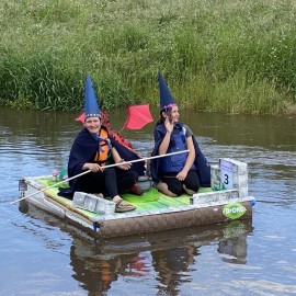 powiększ zdjęcie: Magiczny pociąg wygrał XXII Spływ Samoróbek