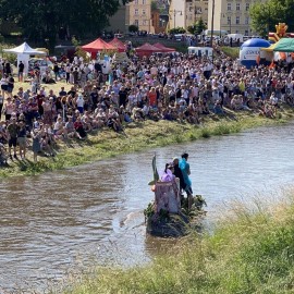 powiększ zdjęcie: Magiczny pociąg wygrał XXII Spływ Samoróbek
