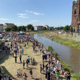 powiększ zdjęcie: Magiczny pociąg wygrał XXII Spływ Samoróbek