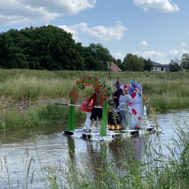 powiększ zdjęcie: Magiczny pociąg wygrał XXII Spływ Samoróbek