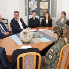 powiększ zdjęcie: Inauguracyjna sesja Młodzieżowej Rady Miejskiej Legnicy