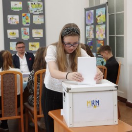 powiększ zdjęcie: Inauguracyjna sesja Młodzieżowej Rady Miejskiej Legnicy