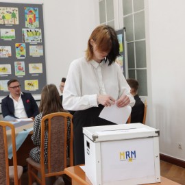 powiększ zdjęcie: Inauguracyjna sesja Młodzieżowej Rady Miejskiej Legnicy