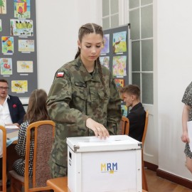 powiększ zdjęcie: Inauguracyjna sesja Młodzieżowej Rady Miejskiej Legnicy