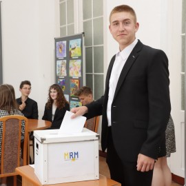 powiększ zdjęcie: Inauguracyjna sesja Młodzieżowej Rady Miejskiej Legnicy