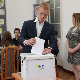 powiększ zdjęcie: Inauguracyjna sesja Młodzieżowej Rady Miejskiej Legnicy