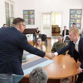 powiększ zdjęcie: Inauguracyjna sesja Młodzieżowej Rady Miejskiej Legnicy