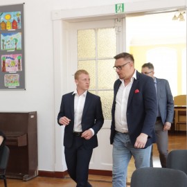 powiększ zdjęcie: Inauguracyjna sesja Młodzieżowej Rady Miejskiej Legnicy