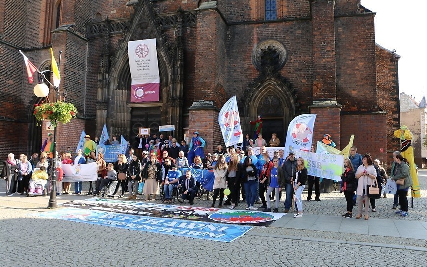 Ruszają konsultacje dotyczące programu współpracy z organizacjami pozarządowymi