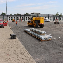 powiększ zdjęcie: Przebudowa kompleksów sportowych w II LO, ZSB i Parku Miejskim