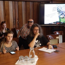 powiększ zdjęcie: Przedsesyjna konferencja prezydenta Legnicy w Ratuszu