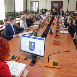 W poniedziałek sesja Rady Miejskiej Legnicy. Poznaj porządek obrad
