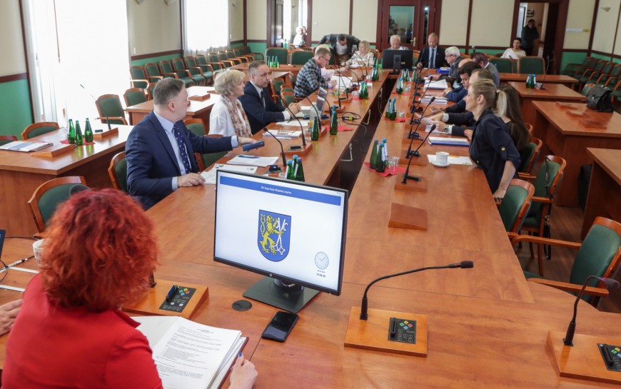 W poniedziałek sesja Rady Miejskiej Legnicy. Poznaj porządek obrad