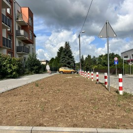 powiększ zdjęcie: LBO. Zakończyła się budowa chodnika oraz miejsc postojowych na ulicy Wiązowej