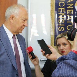 powiększ zdjęcie: Blisko 21,5 mln zł dla Legnicy