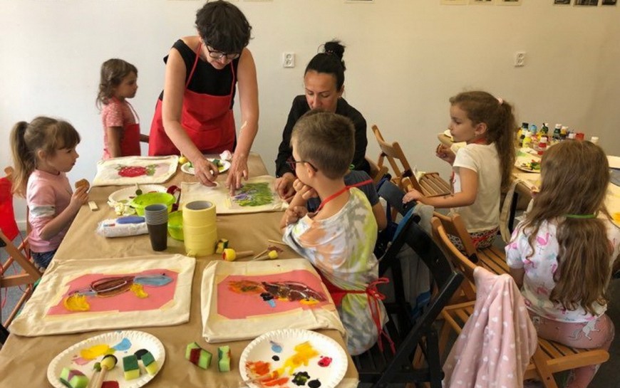 Twórcze wakacje w galerii sztuki dla dużych i małych