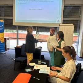 powiększ zdjęcie: Zakończył się kurs dla mam i ojców. W lipcu kolejna odsłona