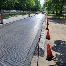 powiększ zdjęcie: Naprawa nawierzchni na al. Rzeczypospolitej już zakończona