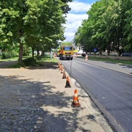 powiększ zdjęcie: Naprawa nawierzchni na al. Rzeczypospolitej już zakończona