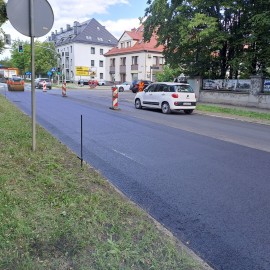 powiększ zdjęcie: Naprawa nawierzchni na al. Rzeczypospolitej już zakończona