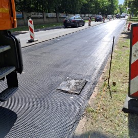 powiększ zdjęcie: Naprawa nawierzchni na al. Rzeczypospolitej już zakończona