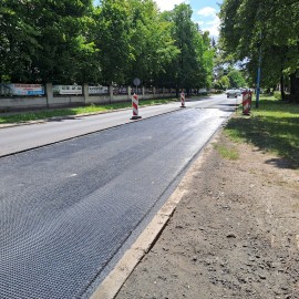 powiększ zdjęcie: Naprawa nawierzchni na al. Rzeczypospolitej już zakończona