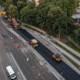 powiększ zdjęcie: Przebudowa ul. Pocztowej. Warstwa ścieralna asfaltu już położona