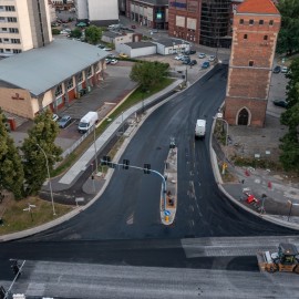 powiększ zdjęcie: Przebudowa ul. Pocztowej. Warstwa ścieralna asfaltu już położona