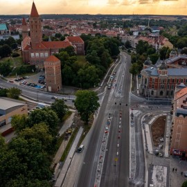 Przebudowa ul. Pocztowej. Warstwa ścieralna asfaltu już położona