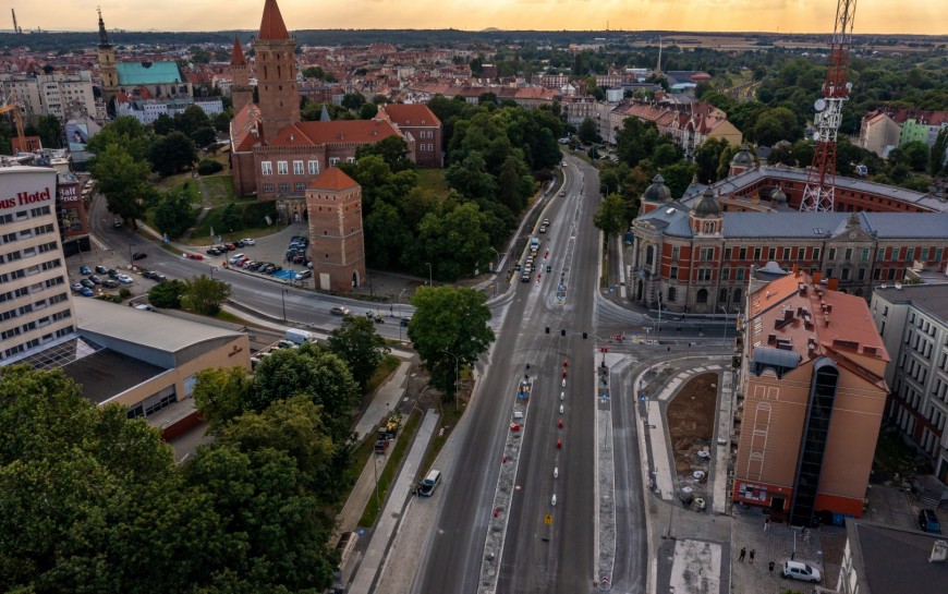 Przebudowa ul. Pocztowej. Warstwa ścieralna asfaltu już położona