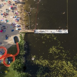 powiększ zdjęcie: Niekończące się lato. Zapraszamy na legnickie kąpieliska