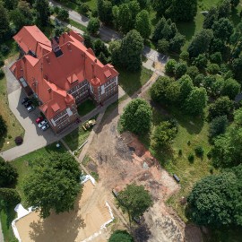 powiększ zdjęcie: Przebudowa kompleksów sportowych w II LO, ZSB i Parku Miejskim