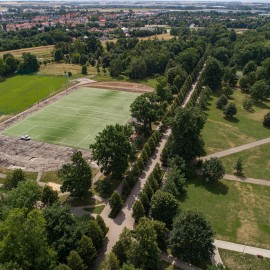 powiększ zdjęcie: Przebudowa kompleksów sportowych w II LO, ZSB i Parku Miejskim