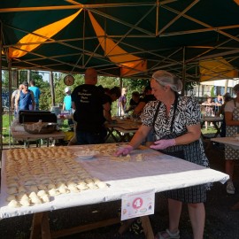 powiększ zdjęcie: Świetnie bawiliśmy się na smakowitym festynie na Kartuzach