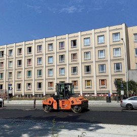 Przebudowa placu Słowiańskiego. Układanie asfaltu na jezdniach