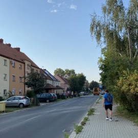 powiększ zdjęcie: W związku z budową drogi od poniedziałku utrudnienia dla pieszych na Marynarskiej