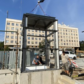Przebudowa placu Słowiańskiego – montaż wind w przejściu podziemnym    