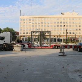 powiększ zdjęcie: Przebudowa placu Słowiańskiego – montaż wind w przejściu podziemnym