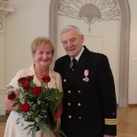 powiększ zdjęcie: Legnickie małżeństwa świętowały Złote Gody w Sali Królewskiej Akademii Rycerskiej