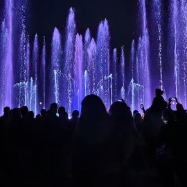 Tłumy na premierze nowego pokazu na fontannach