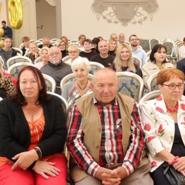 powiększ zdjęcie: Prezydent wręczył małżonkom medale Za Długoletnie Pożycie Małżeńskie