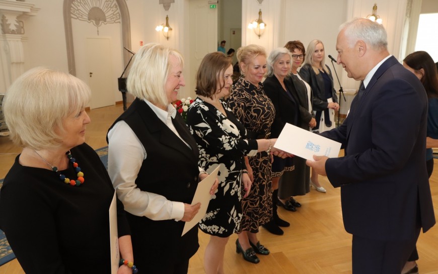 Legnica świętuje Dzień Edukacji: Prezydent uhonorował nauczycieli i dyrektorów