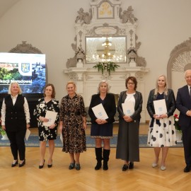 powiększ zdjęcie: Legnica świętuje Dzień Edukacji: Prezydent uhonorował nauczycieli i dyrektorów