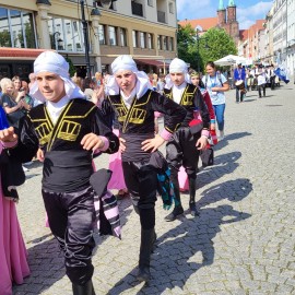 powiększ zdjęcie: Międzynarodowy Festiwal Folklorystyczny „Świat pod Kyczerą” uznany za jeden ...