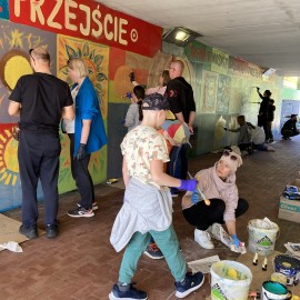 powiększ zdjęcie: Słoneczna mozaika na al. 100-lecia Odzyskania Niepodległości