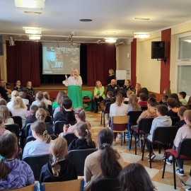 powiększ zdjęcie: Kampania HEJt podbija serca legnickich uczniów