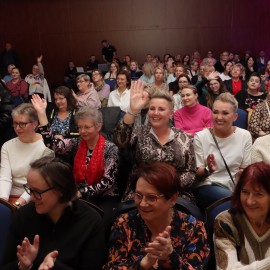 powiększ zdjęcie: 22. Spotkanie Kobiet w Legnicy - Kinga Zawodnik i 250 legniczanek