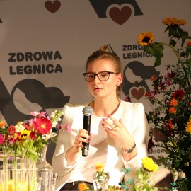 powiększ zdjęcie: 22. Spotkanie Kobiet w Legnicy - Kinga Zawodnik i 250 legniczanek